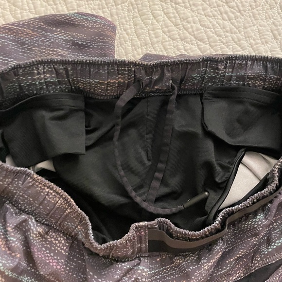 Lululemon Surge Shorts Size M - Picture 7 of 9